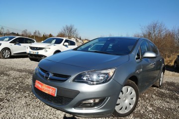 Opel Astra j 1.4 16v klima pdc kamera navi stan bdb gwarncja przebiegu