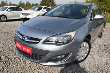 Opel Astra j 1.4 16v klima pdc kamera navi stan bdb gwarncja przebiegu